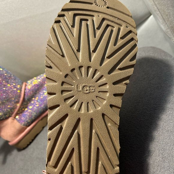 RARE UGG Cosmos sz 8 - Picture 2 of 2